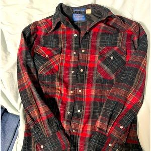 Size large vintage men’s Pendleton woolen mills pearl snap button western shirt
